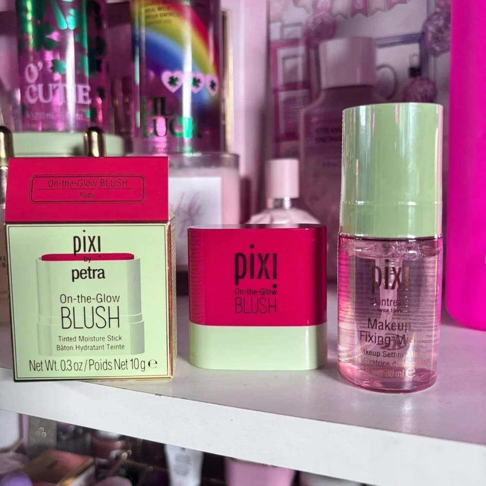 💝NEW mini Pixi On-the-Glow Blush Ruby & makeup fixing mizt💝